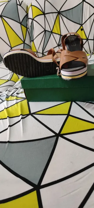 Sandalias de cuña mujer marrones y multicolor