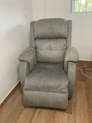 SILLÓN ELÉCTRICO RECLINABLE CON BATERÍA Y RUEDAS 
