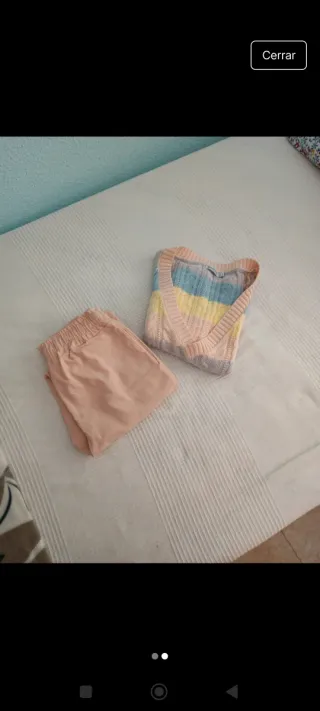 Conjunto rosa y chaleco multicolor