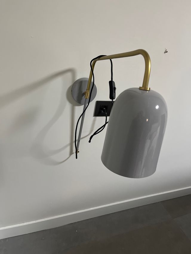Lámpara de pared dorada y gris 2x100€