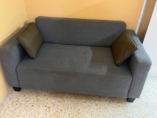 Sofá Ikea Gris con Cojines Verde Oliva