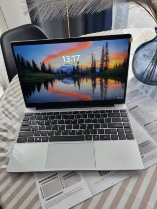 Ordenador portátil Plata y Negro