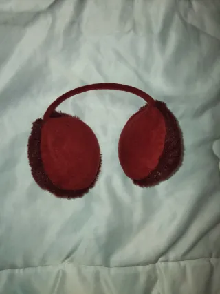 Orejeras de pelo rojas