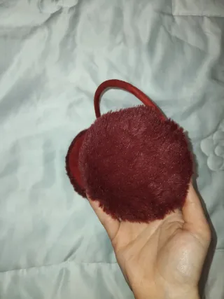 Orejeras de pelo rojas