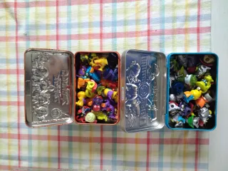 2 Cajas Metálicas Zomlings y Super Zings