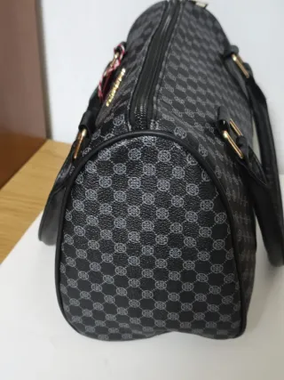 JUEGO DE BOLSO Y CARTERAS. CON ETIQUETA 