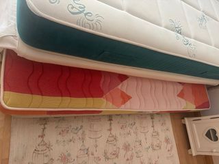 Estructura de cama con cama supletoria + colchones