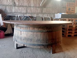 Tavoli rotondi in legno e metallo