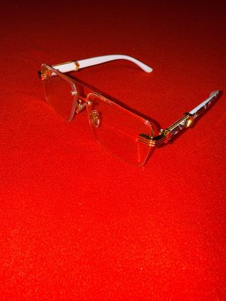 Occhiali firmati in oro e bianco