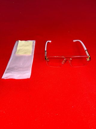 Occhiali firmati in oro e bianco