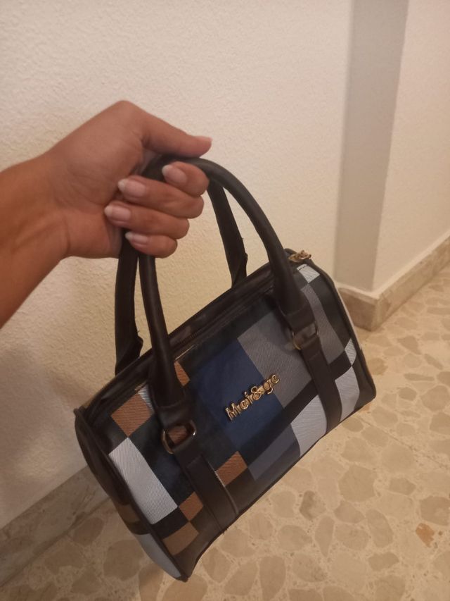 Bolso cuadros mano con neceser