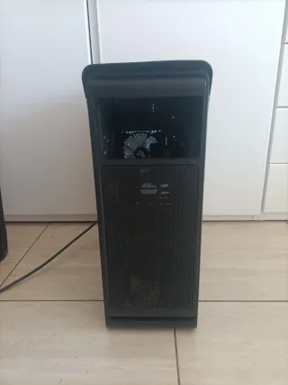 Ordenador de sobremesa negro