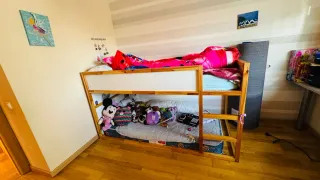 Litera de madera y colchón