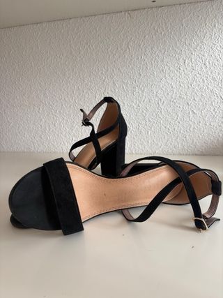 Sandalias cruzado de tacón negras 