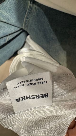 Camiseta blanca diseño de fútbol americano