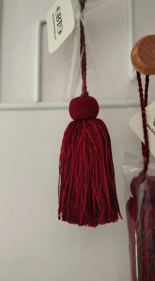 Borlas pequeñas rojo y granate