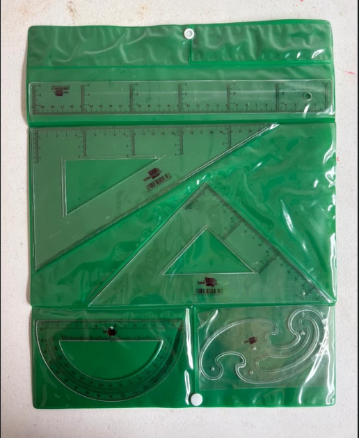 Estuche de reglas de dibujo