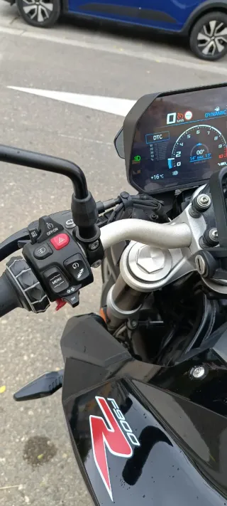 BMW F900R Negra con todos los paquetes