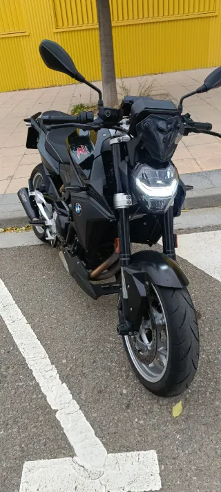 BMW F900R Negra con todos los paquetes