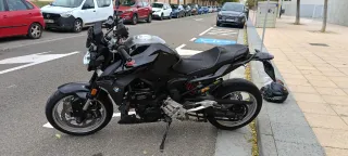 BMW F900R Negra con todos los paquetes