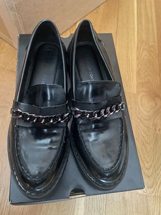 Mocasines GREEN COAST negros con cadena