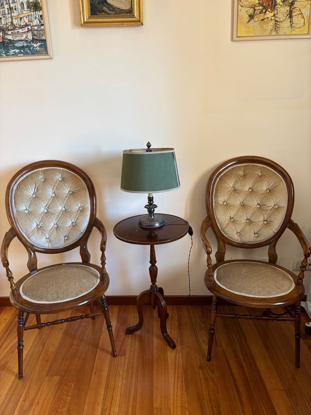 2 Sillas de madera tapizadas beige