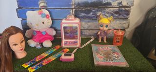 Lote de juguetes: Hello Kitty, LOL, muñeca
