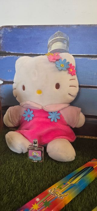 Lote de juguetes: Hello Kitty, LOL, muñeca