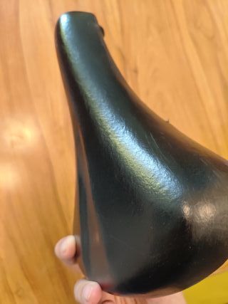 Sillín de bicicleta negro