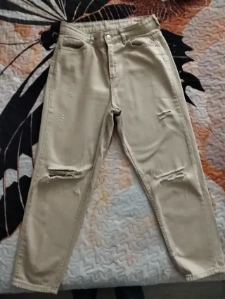 Vaqueros beige rotos talla M