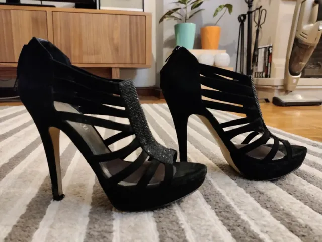 Sandálias pretas Aldo com brilho