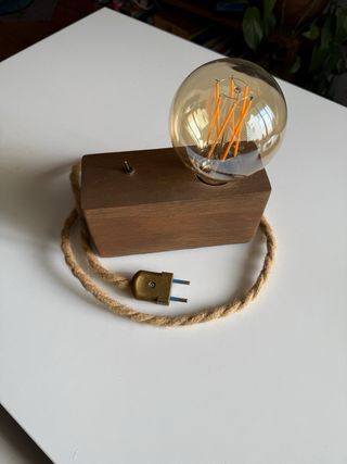 Lámpara mesa artesanal madera y cristal