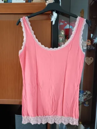 Canottiera rosa con pizzo