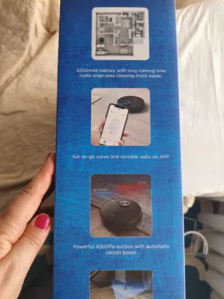 Robot Aspirador Midea con caja