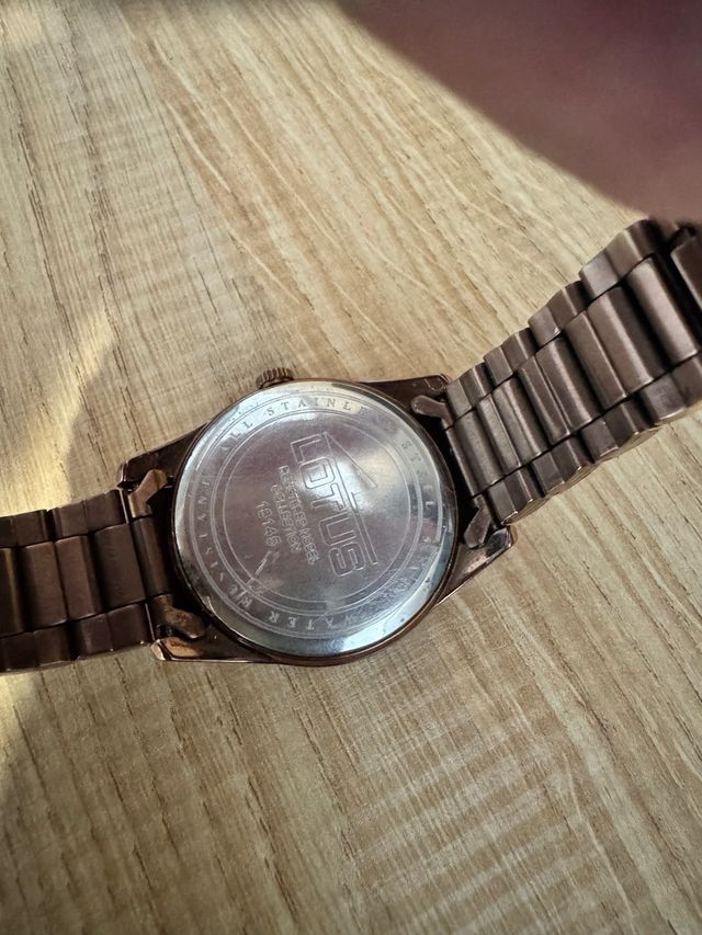 Reloj Lotus Rosa Metalizado