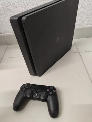Playstation 4 1TB Negra + mando, version 12.5