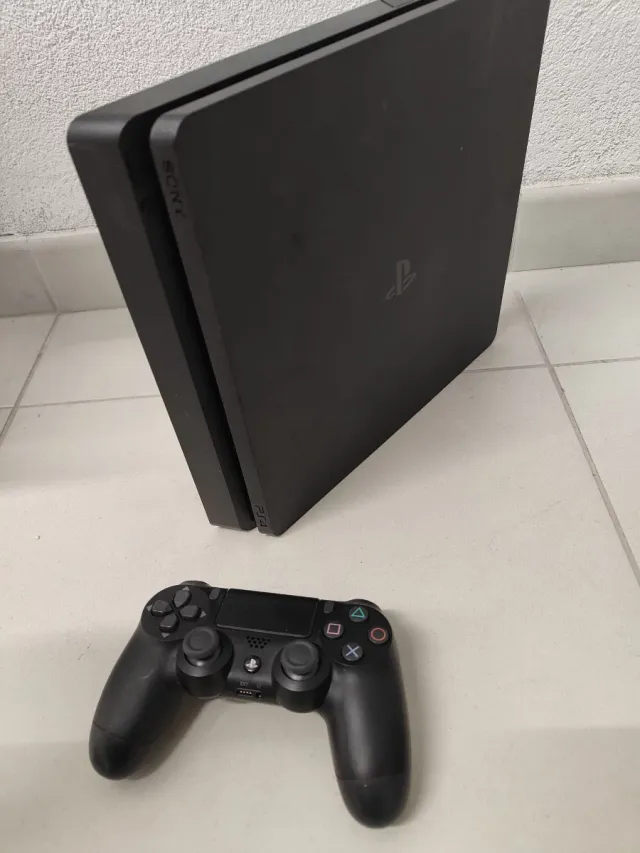 Playstation 4 1TB Negra + mando, version 12.5