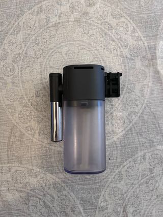 Cafetera Nespresso Lattissima One Negra