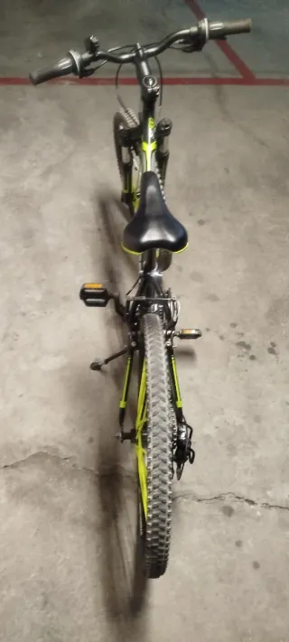 Bicicleta Montaña Negra y Verde de 24 pulgadas 