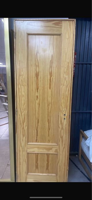 Puertas de madera estilo clásico y blindadas