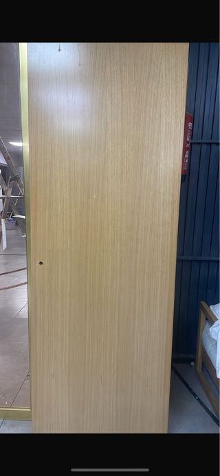 Puertas de madera estilo clásico y blindadas