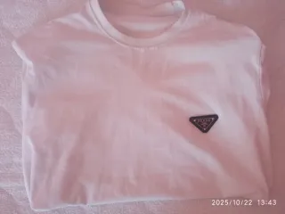 Camiseta Prada Blanca talla 15 años 