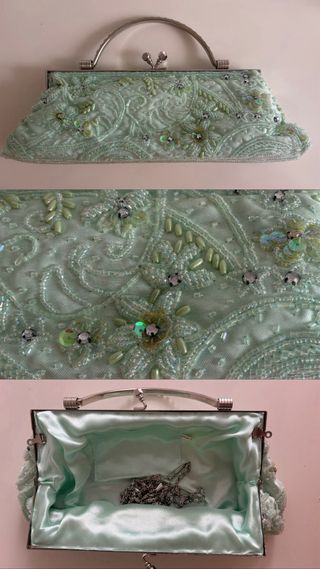 Bolso de mano verde con pedrería