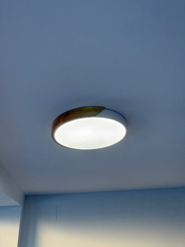 Plafón LED Madera y Blanco