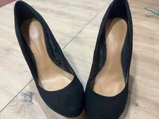 Zapatos de tacón Stradivarius negros