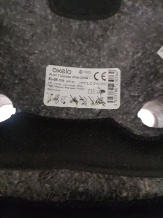 Casco blanco con diseño mandala