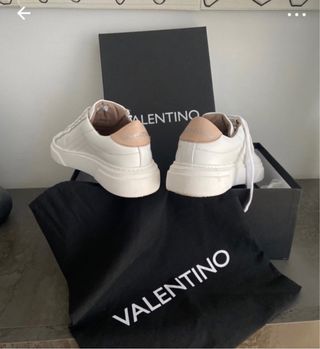 Bambas Valentino Blancas con rosa palo.