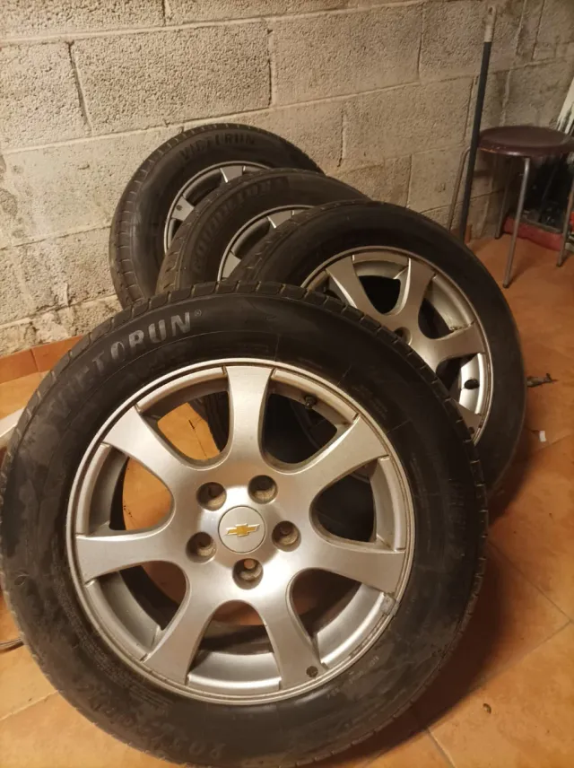 4 cubiertas buen estado menos d 3000 km y llantas