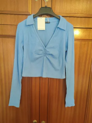 Top Bershka azul manga larga