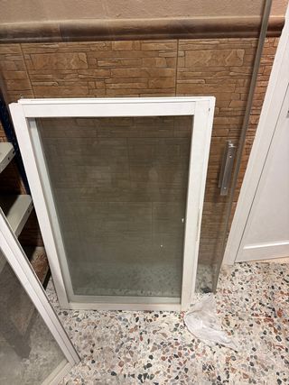 Ventanas de aluminio blancas